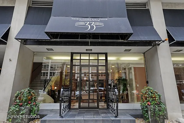 33 E Cedar St APT 3C photo 1