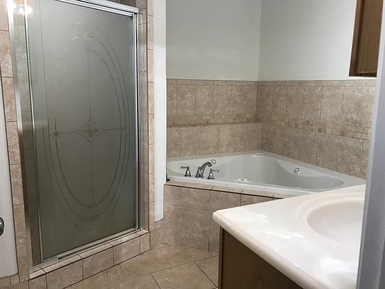 1071 Lakeview Dr — Photo 17