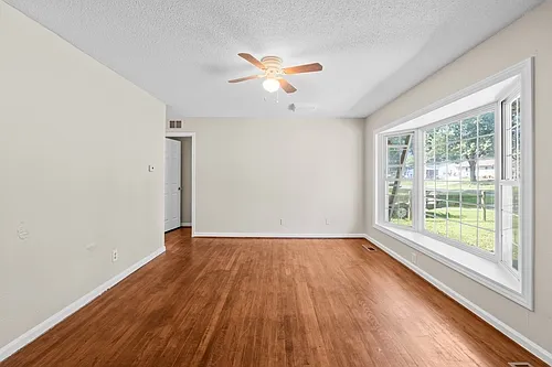 Charming 3 BR Ranch on a Spacious Wooded Lot in Washington Local! Updated Kitchen and Bath,rdwood... — Photo 3
