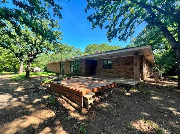 1304 W Wise St, Bowie, TX 76230