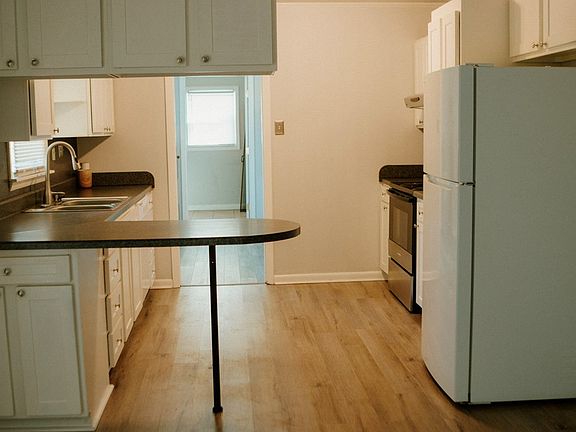 3rd image of 131 Stapleton St