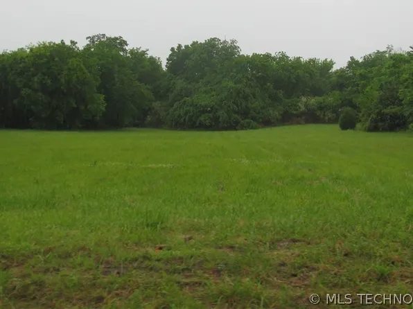 737 NW 4th St, Checotah, OK 74426