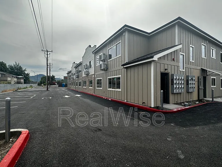 1935 Table Rock Rd #4 — Photo 6