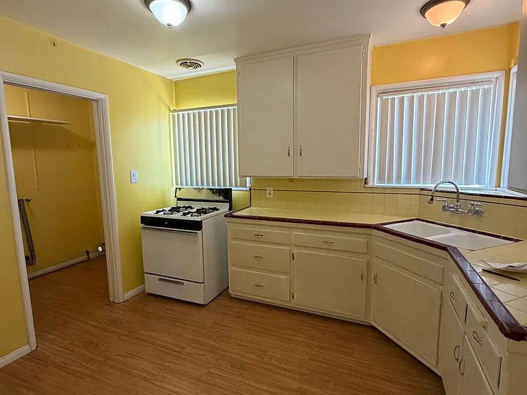14752 S Budlong Ave — Photo 5