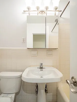 Rented by City Connections Realty | media 20