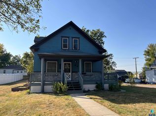 412 S Wind St, Flandreau, SD 57028