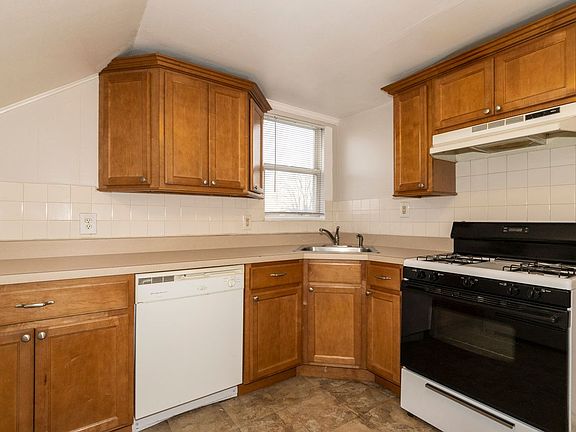 2nd image of 504 Centennial Ave