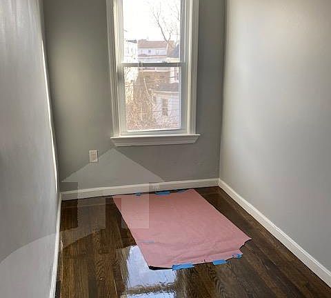 4th image of 10 Essex St #2B