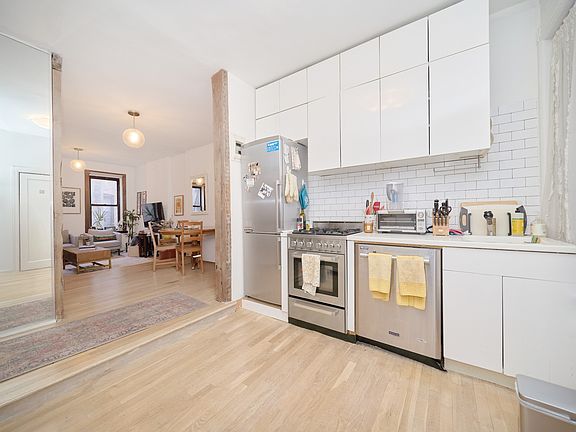4th image of 105 Thompson St APT 10
