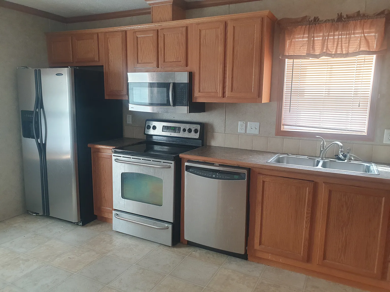 3 bed, 1250 sqft, $1,500 — Photo 2