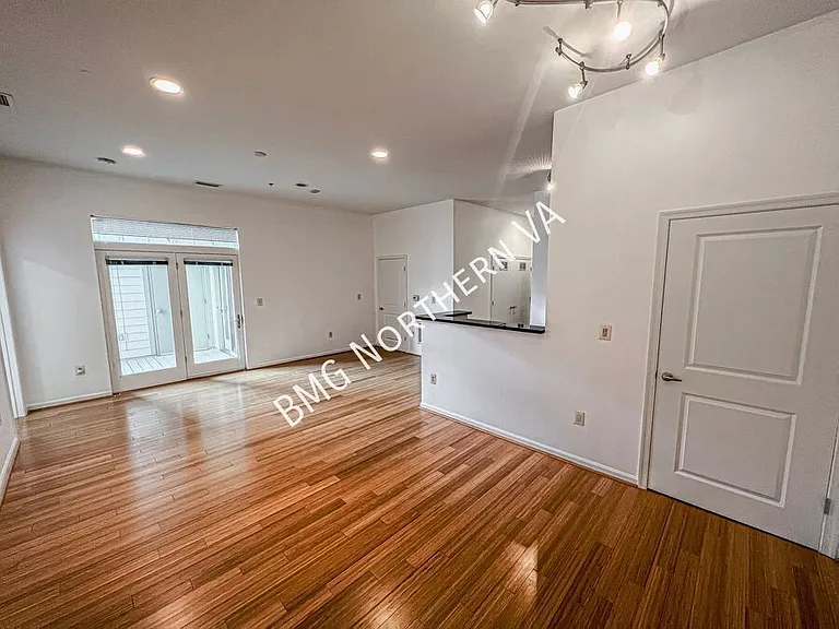 309 Holland Ln #105 — Photo 3