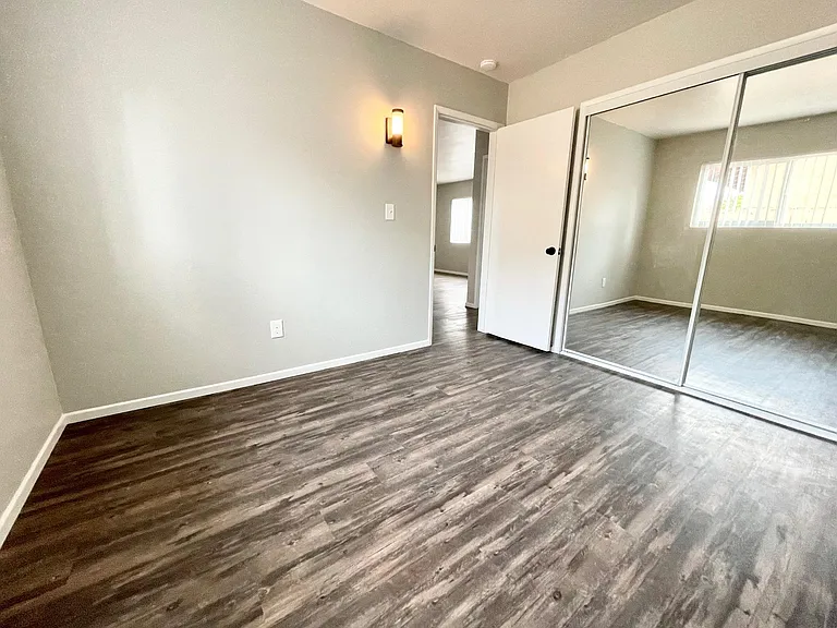 1144 N Mollison Ave — Photo 12
