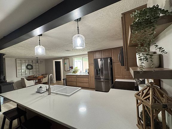 4th image of 120 E Paradise Lk