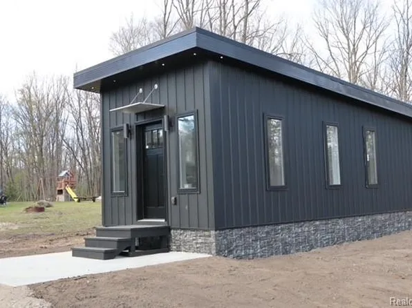 1545 S Lachance Rd, Lake City, MI 49651