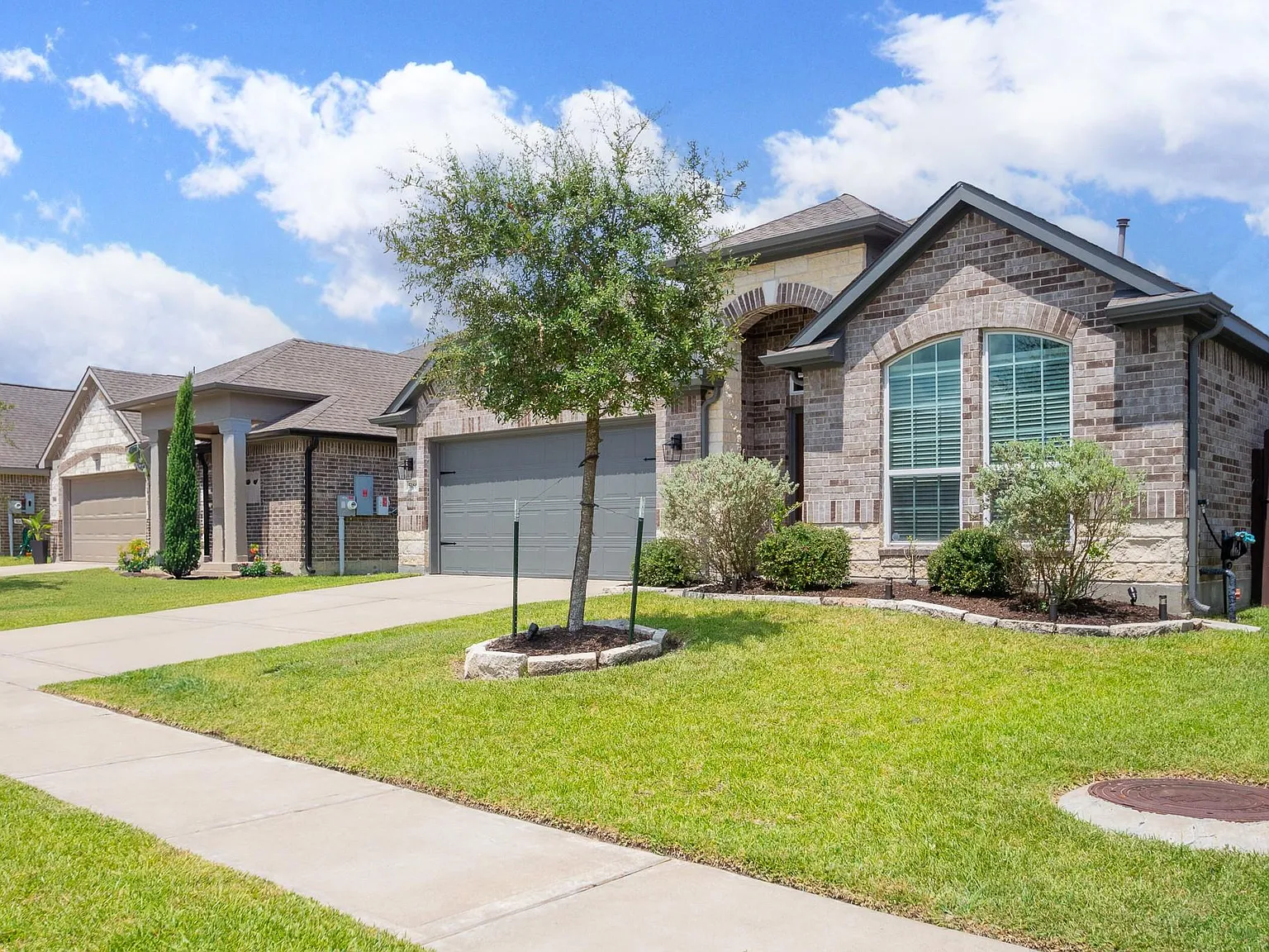 3 bed, 2.0 bath, 1854 sqft, $2,600 — Photo 3