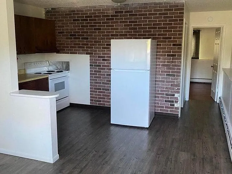 1425 W 40th Ave — Photo 1