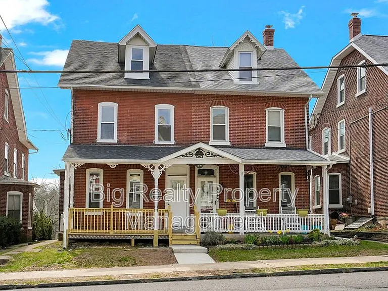 228 Bridge St #2 — Photo 42
