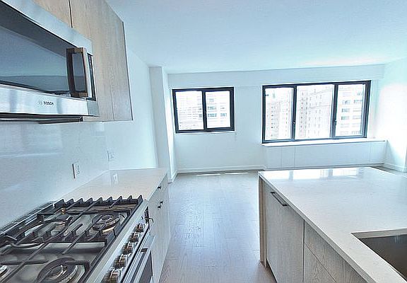 5th image of 220 E 72nd St APT 9F
