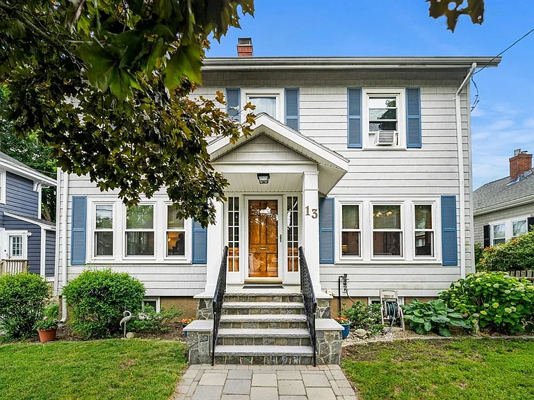13 Sapphire Rd — Photo 2