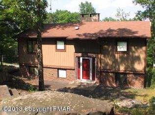29 Price St, Bushkill, PA 18324