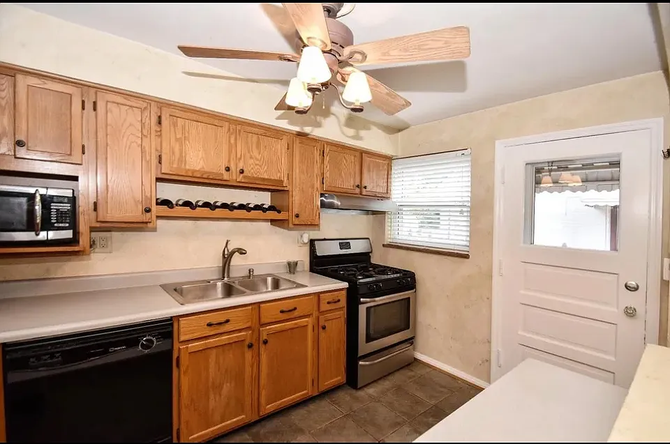 3 bed, 1743 sqft, $2,250 — Photo 4