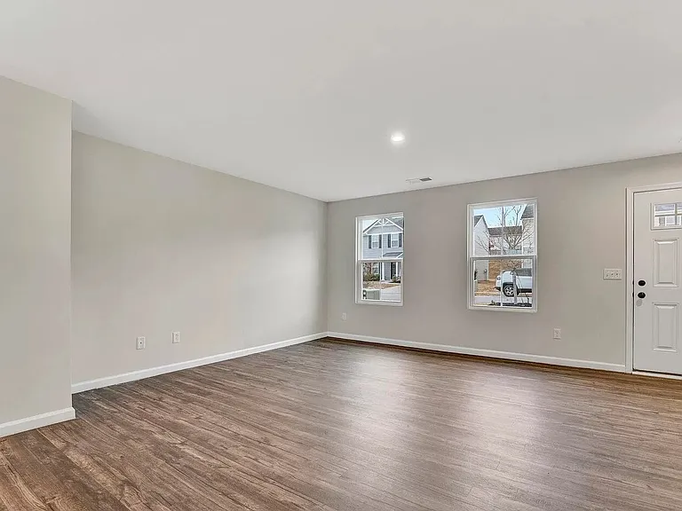 8 Torrington Dr — Photo 14