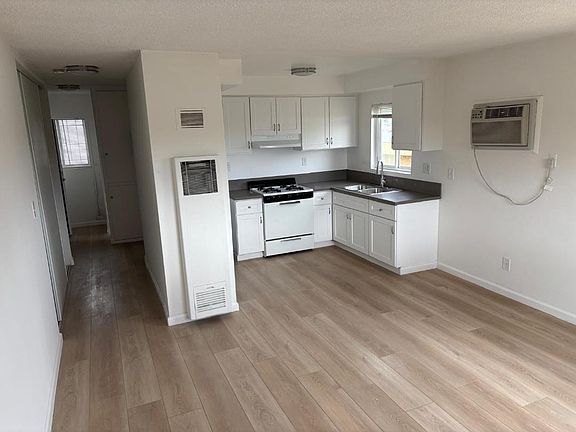 3rd image of 1724 Peyton Ave APT L