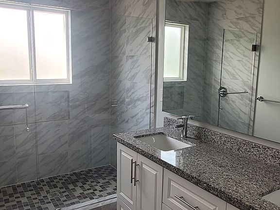 5th image of 1826 Sunset Dr #1826