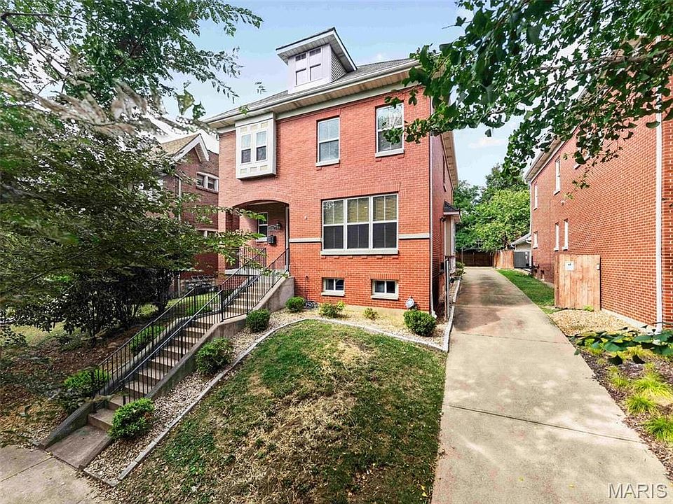 Beautiful 2 Story in historic neighborhood only 19 years young!