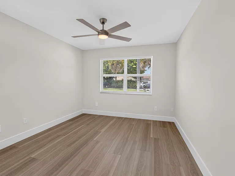 1378 NW 13th Ct — Photo 32