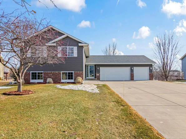 568 Woodduck Trl, Lino Lakes, MN 55014