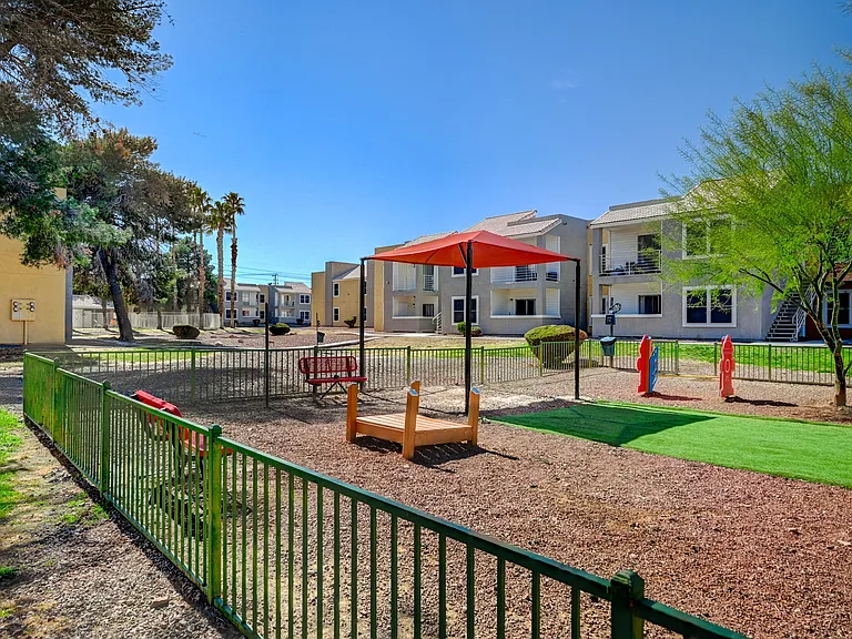 Citrus Apartments — Photo 26