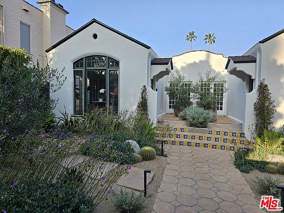 5th image of 1020 N La Jolla Ave