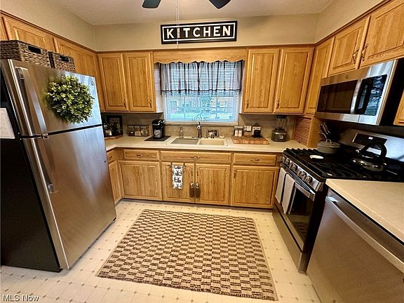 5th image of 68 Harcourt Dr