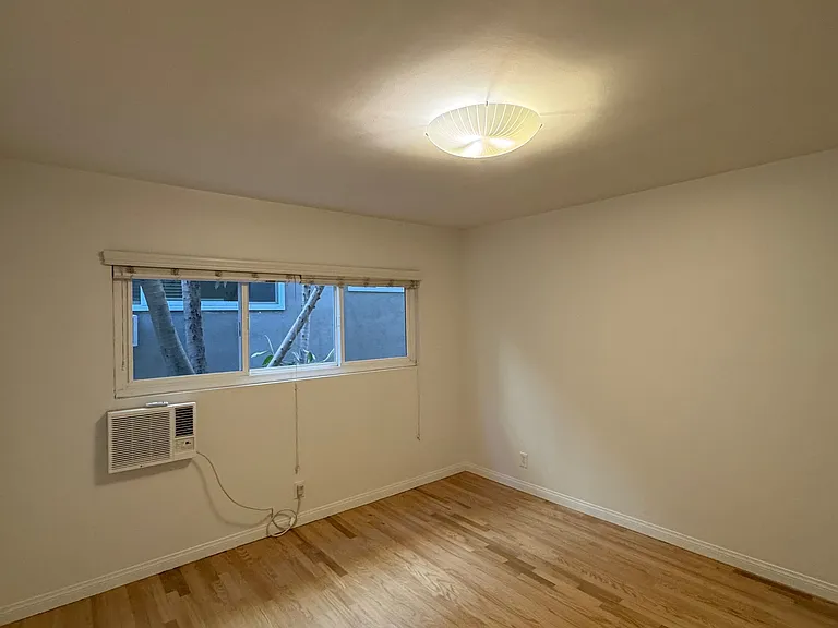 1709 N. Fuller Ave — Photo 12