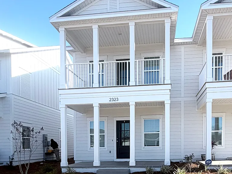 2323 Discovery Loop — Photo 1