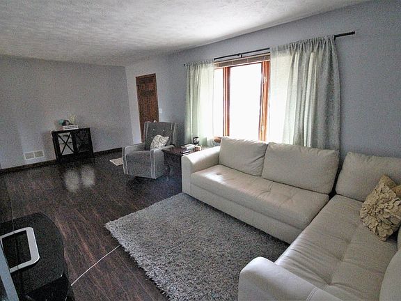 5th image of 1810 Montclair Dr