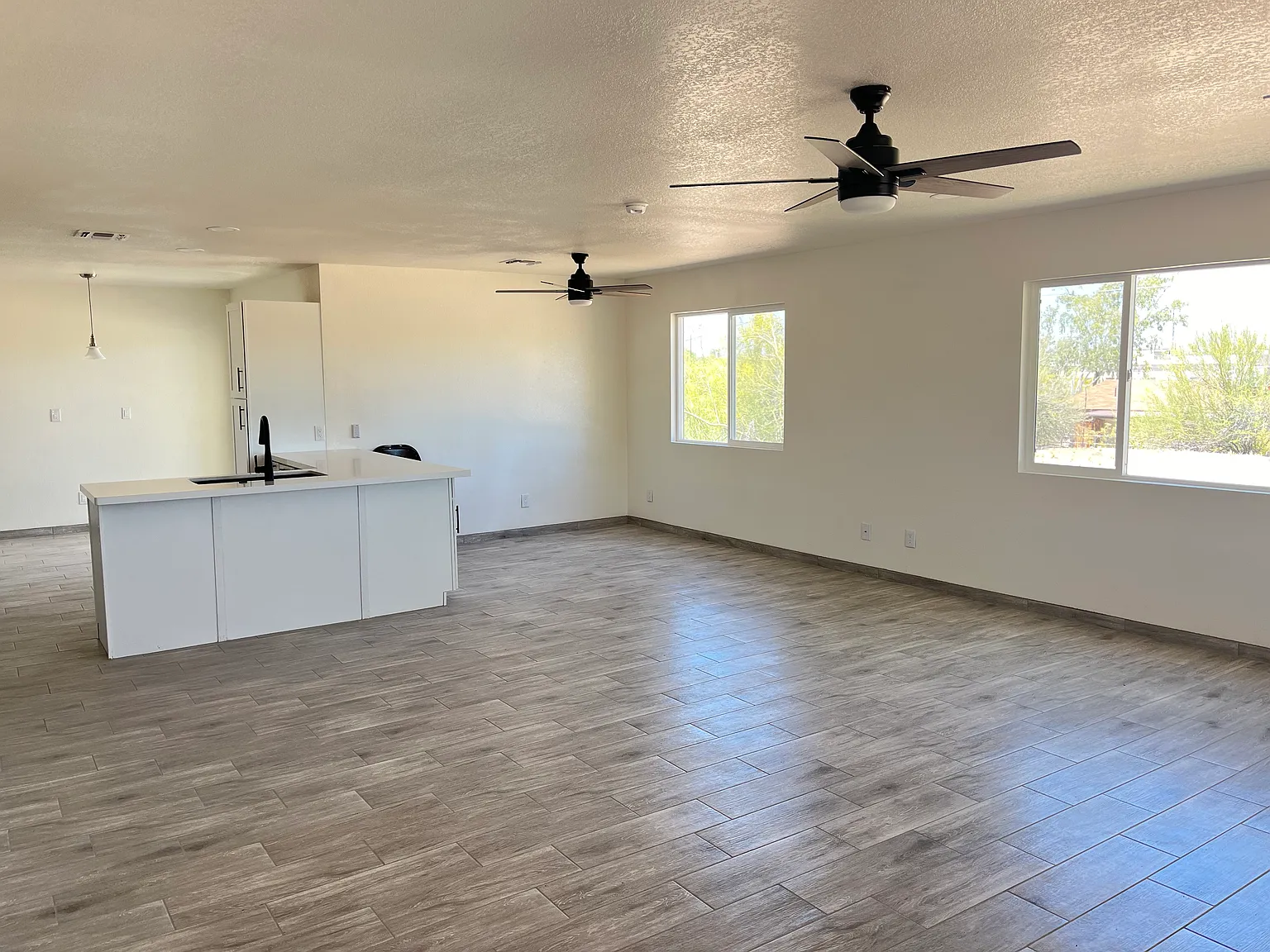 905 Oasis Dr — Photo 4