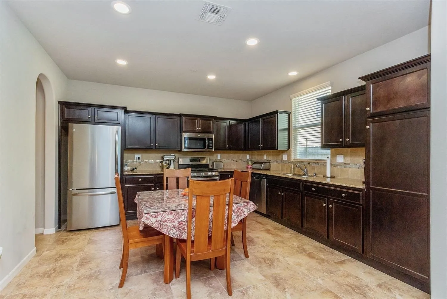 Beautiful Newer 3 Bedroom Patio Home in Desirable Loma Vista Community! — Photo 1