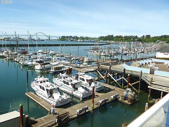 5th image of 890 SE Bay Blvd #307