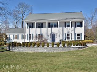 77 Cider Hl, Upper Saddle River, NJ 07458