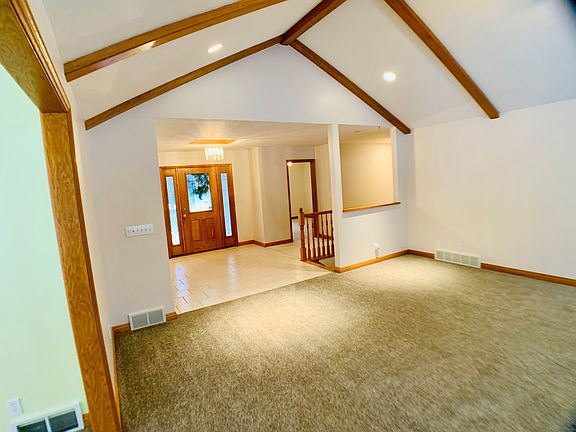 Entry and Stairs to Basement