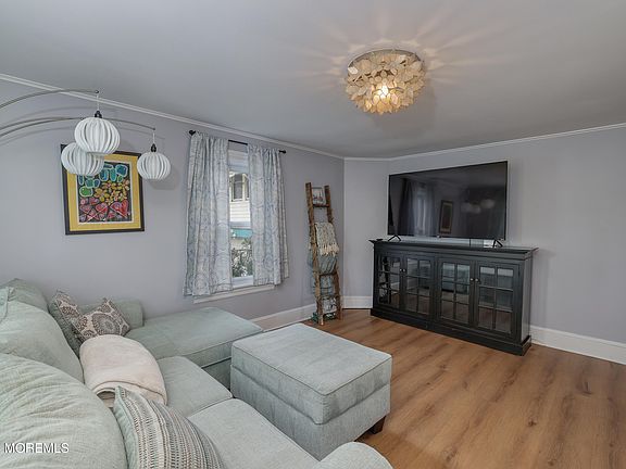 3rd image of 1006 Central Avenue