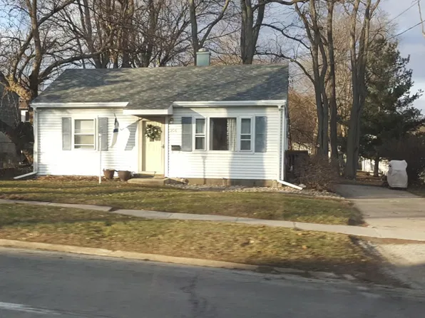 906 E Empire St, Bloomington, IL 61701