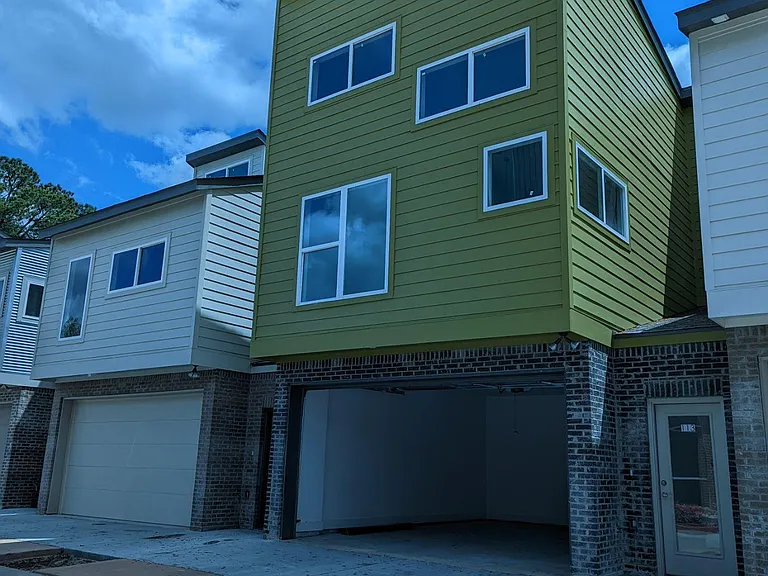 113 Highland Park Ln — Photo 1