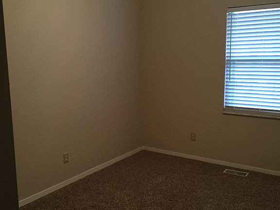 2nd image of 1101 1/2 S Hinshaw Ave