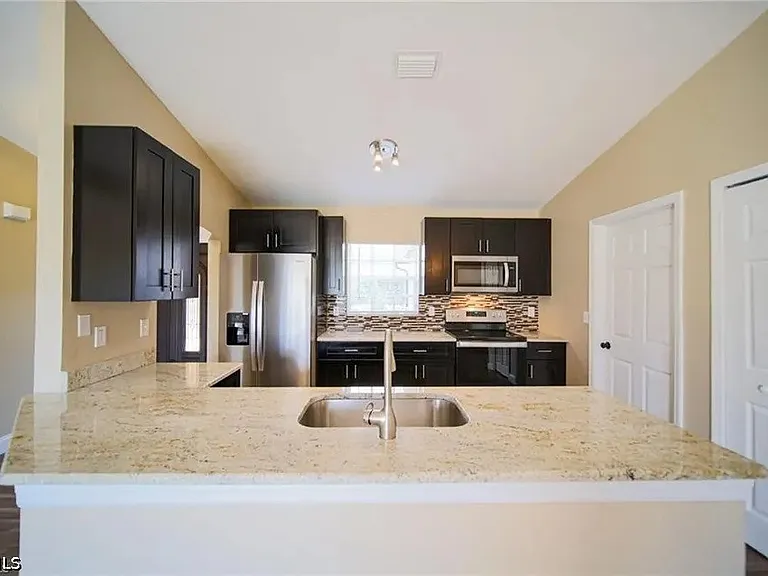 604 Thomas Sherwin Ave S — Photo 8