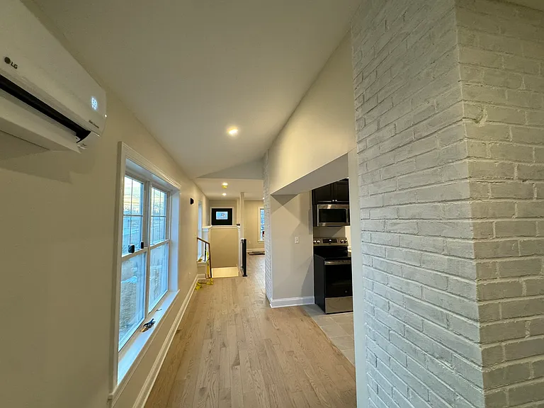 202 Center St #5 — Photo 4