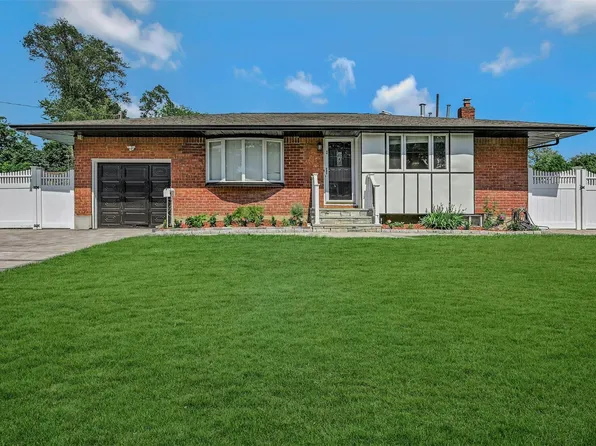 2 Janet Lane, Commack, NY 11725