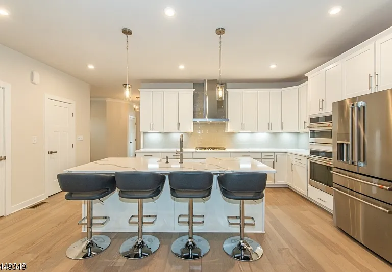 24 Willow Ln — Photo 3